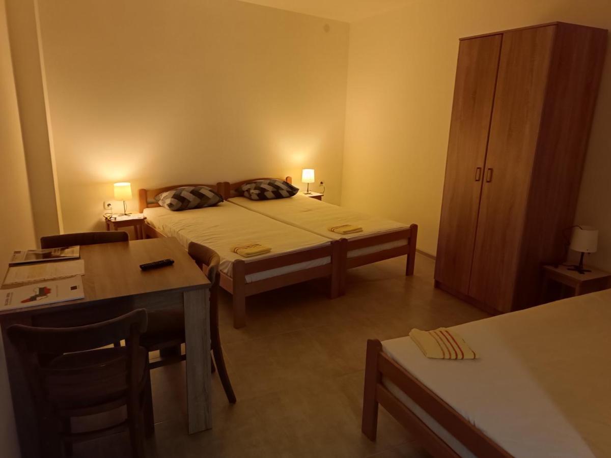 Apartamento Adamovic Pirot Exterior foto