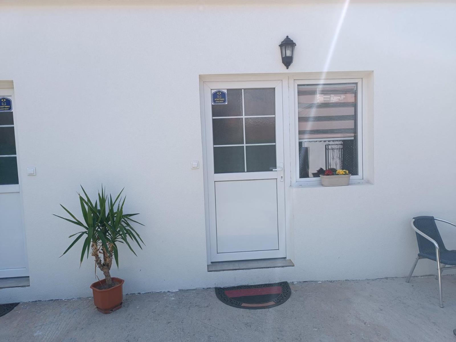Apartamento Adamovic Pirot Exterior foto